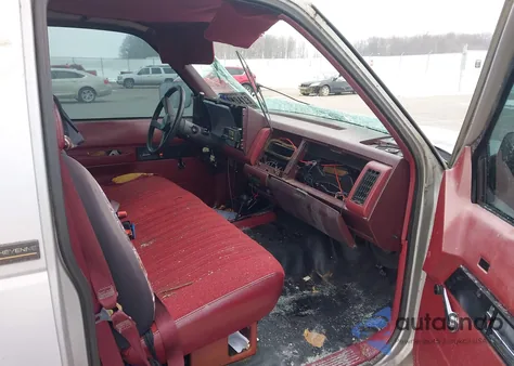 1993 Chevrolet Gmt-400 K1500 z USA, uszkodzony, nr VIN 1GCEK14Z2PZ176472